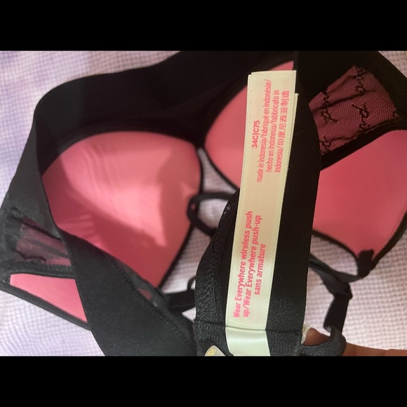 Wear Everywhere Wireless Push-up  Pure Black 34C bra - Picture 5 of 6